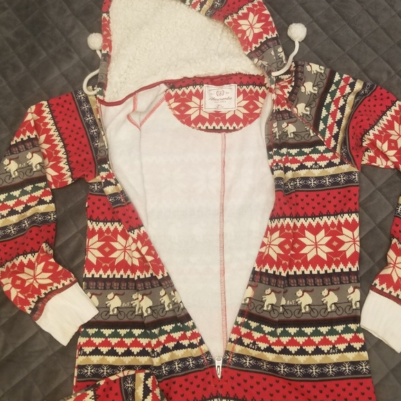Abercrombie + Fitch Sleepware Collection Snowflake Onesie M/L - Picture 2 of 8